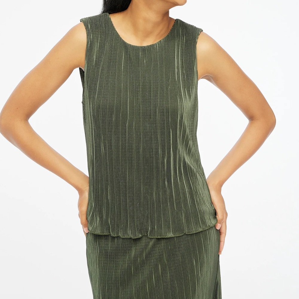 (matching set) J. Crew Olive Green plisse top and skirt